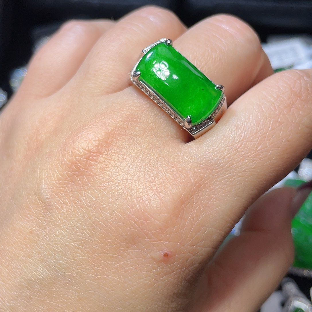 翡翠颈饰银S925镶嵌翡翠