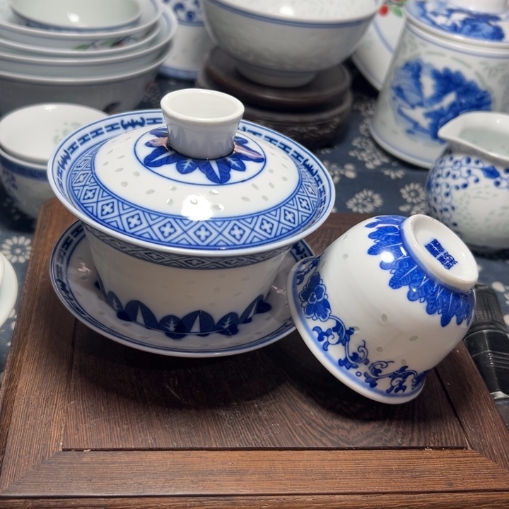 陶青花玲珑三才盖碗一个小茶杯