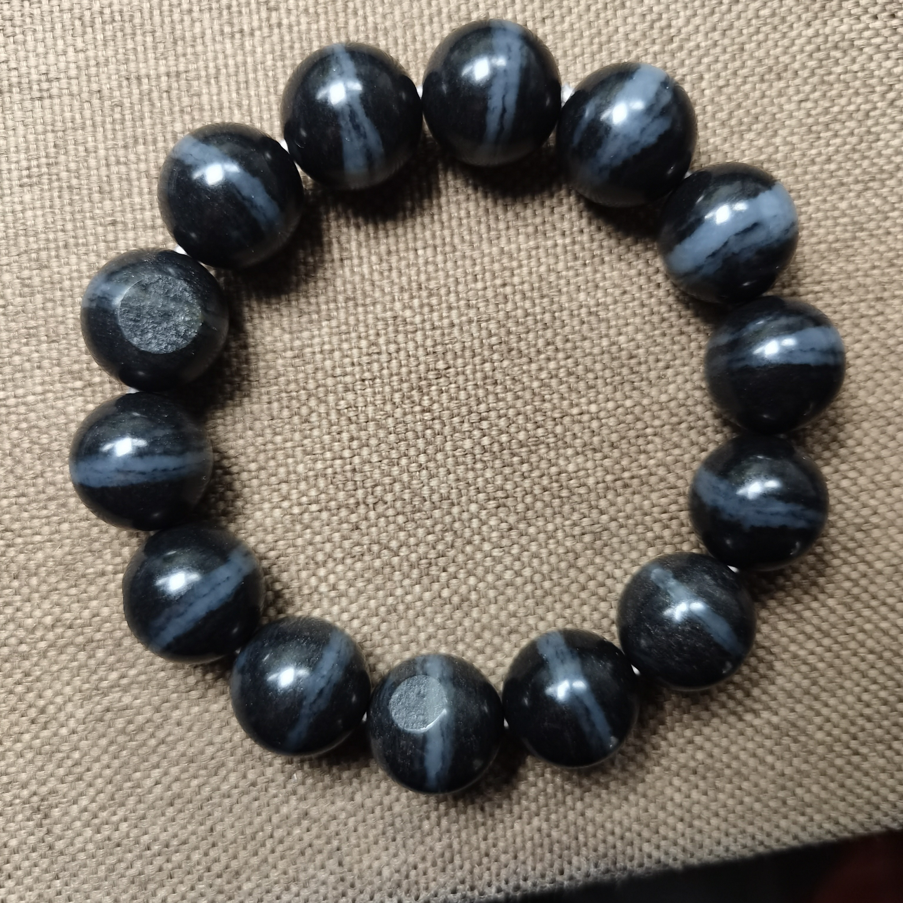 新疆和田玉青花16一线天手串