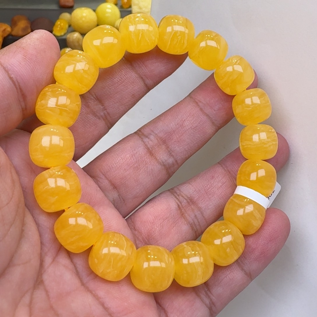 蜜蜡裸石未镶嵌四***委13加24.2克