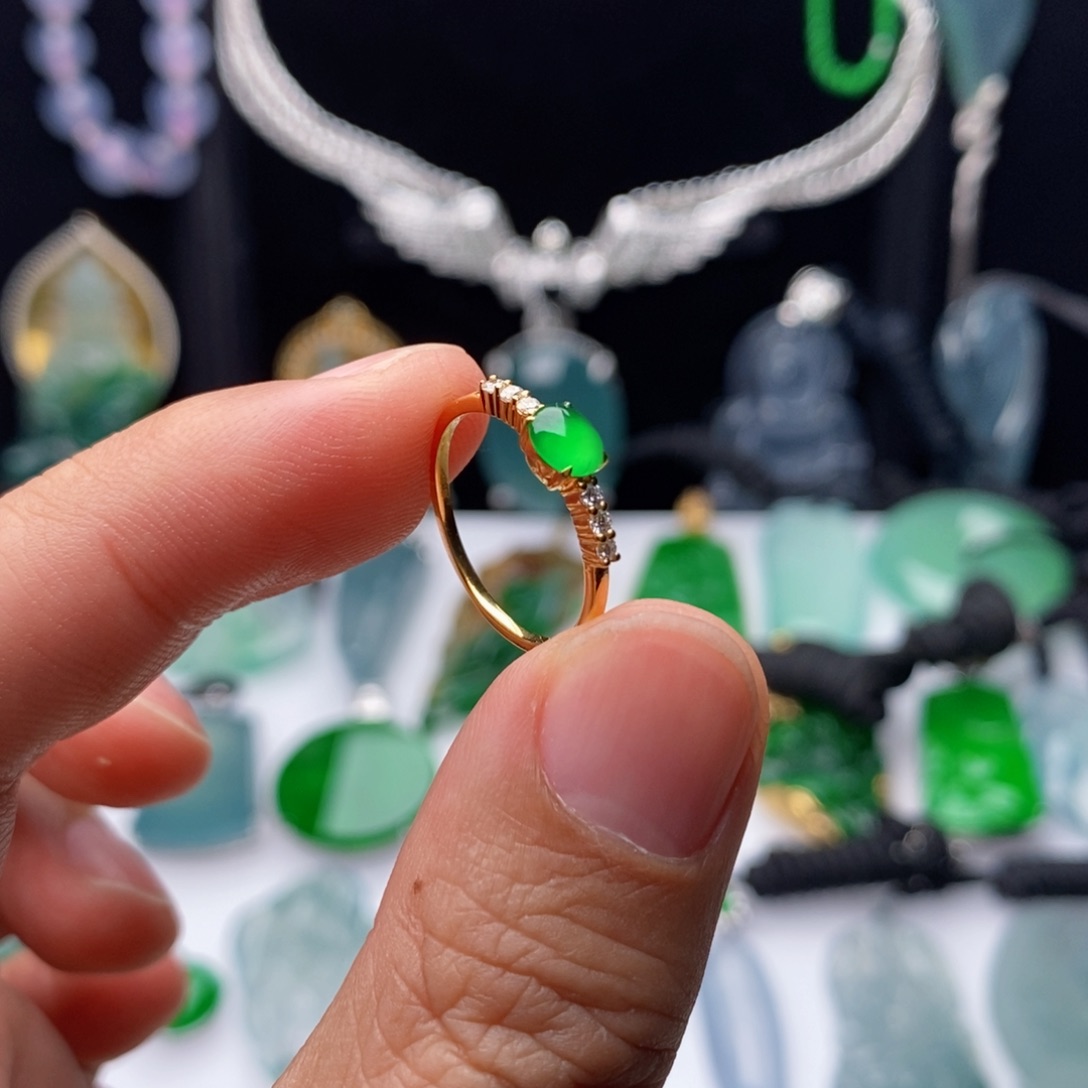 翡翠戒指18K金镶嵌高冰阳绿小戒指