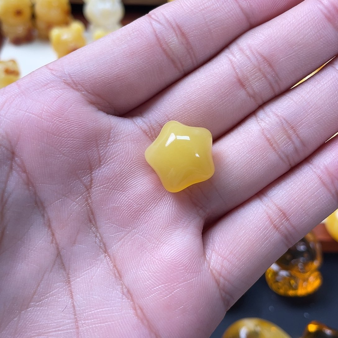 未镶嵌琥珀珠宝奇石