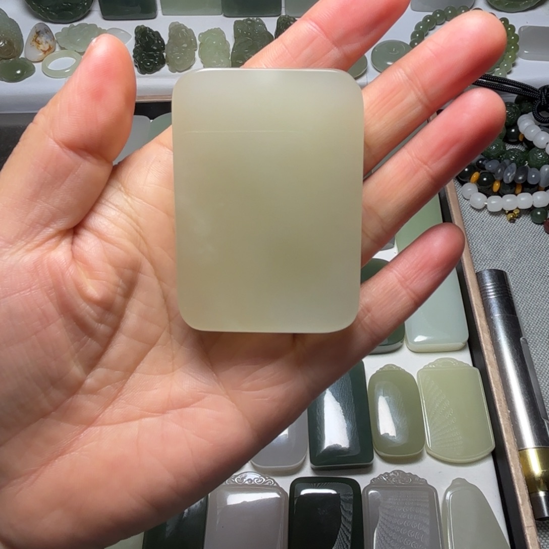 北***方和田玉未镶嵌颈饰