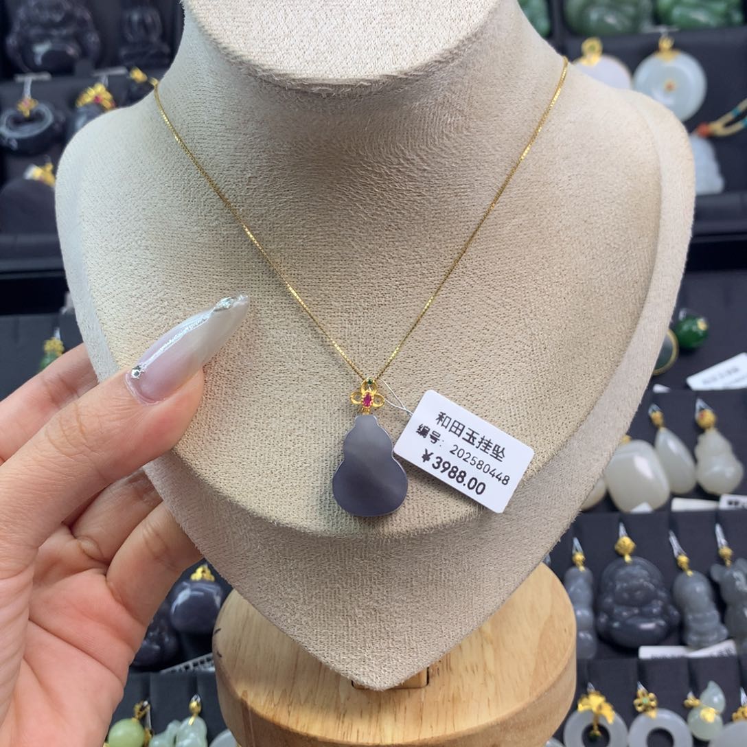 和田玉吊坠18K金镶嵌