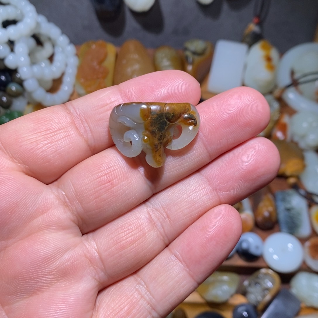 和田玉颈饰未镶嵌