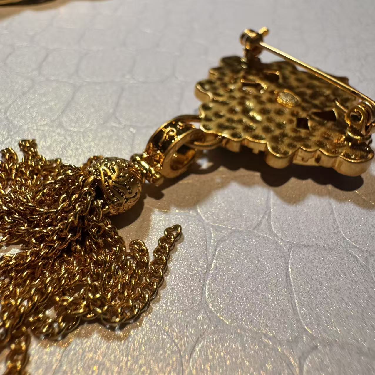 铜合金亚克力胸针 VTGZIVI饰品/A255/复古时尚百搭/新款胸针系列