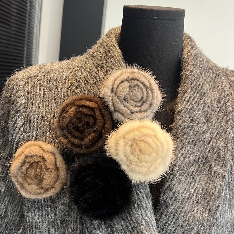 合金胸针 水貂毛花朵胸针女简约气质毛衣别针款配饰衣服围巾配件