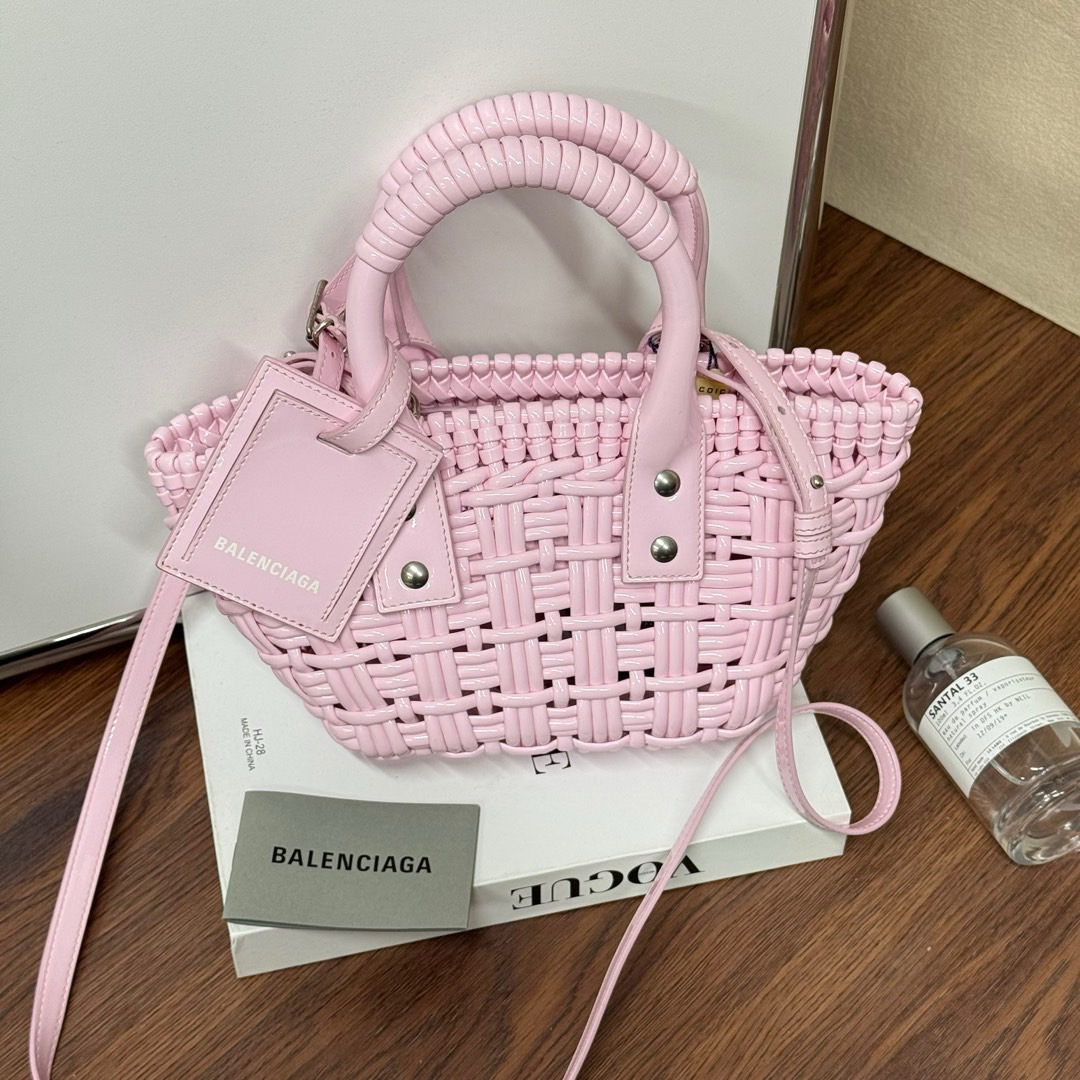 95新 Balenciaga/巴黎世家 漆皮BISTRO编织斜挎包/668912573