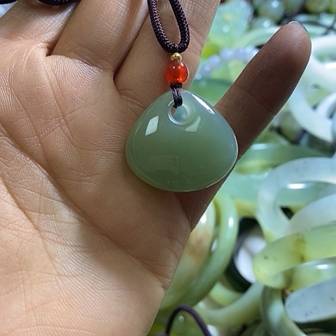 岫玉颈饰未镶嵌挂件