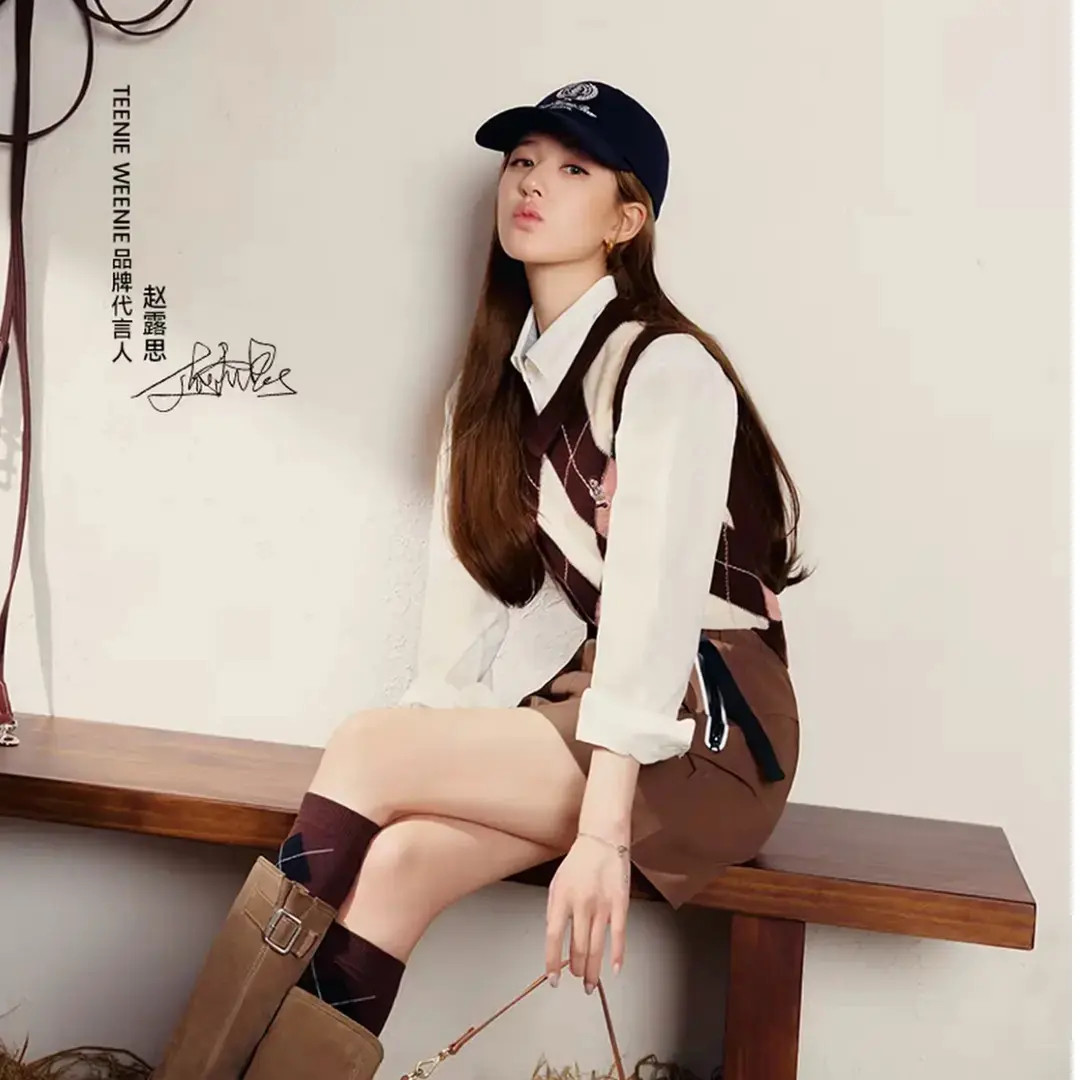 TeenieWeenie{露丝同款}2025秋运动风时尚A字短裙TTWH254T02T休闲