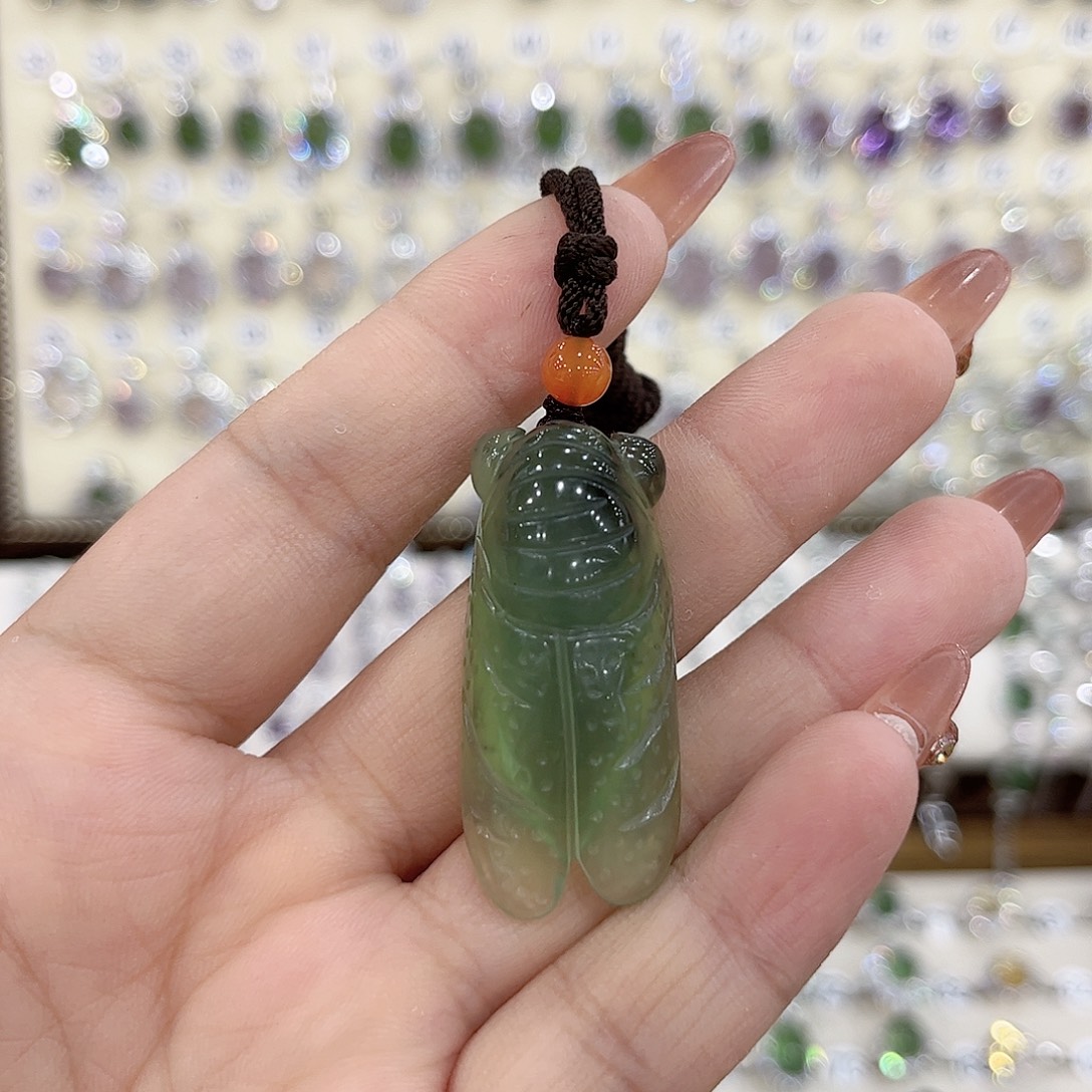 未镶嵌蛇纹石玉颈饰