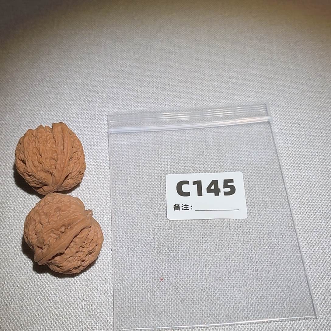 文玩核桃吊坠白狮子145