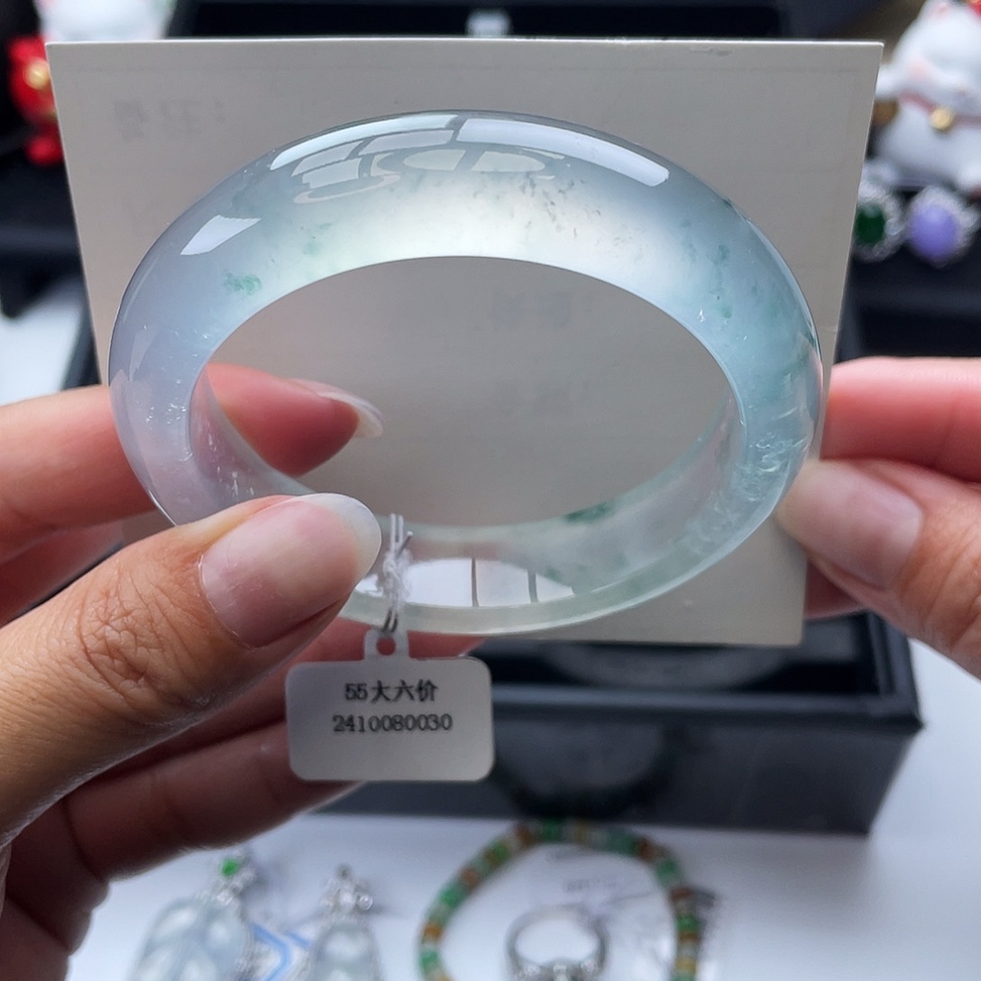 翡翠手镯未镶嵌55圈