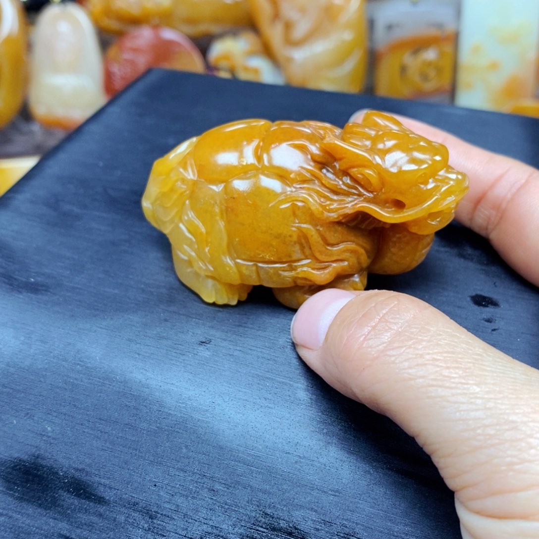 石英质玉（黄龙玉）颈饰未镶嵌