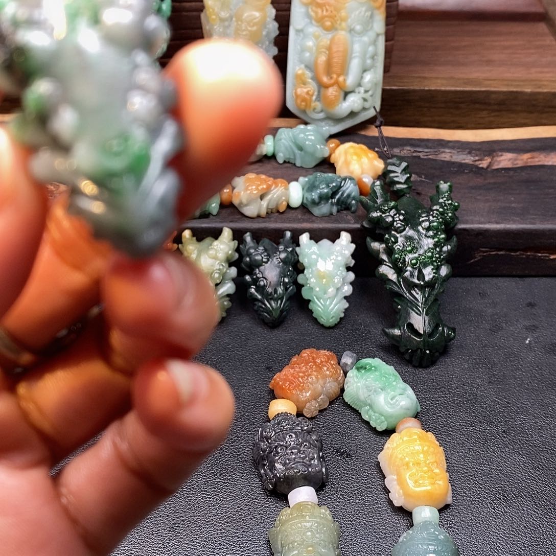 奇***呀定制翡翠未镶嵌毛货