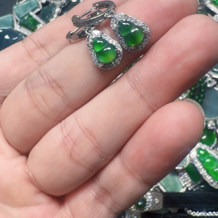 翡翠未镶嵌颈饰天然A货翡翠放漏