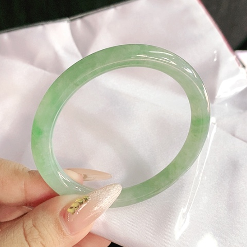 未镶嵌手镯翡翠?***姐0043