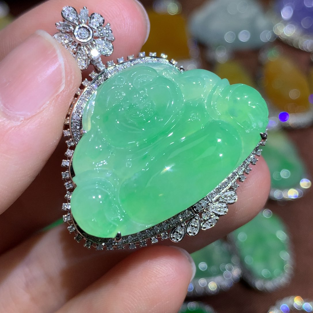 翡翠颈饰18K金镶嵌大佛^_^