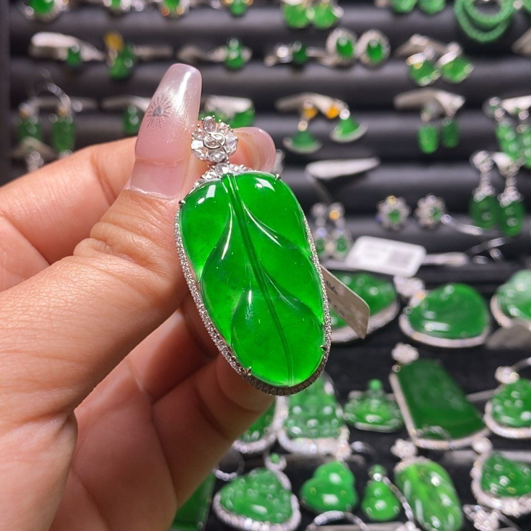 翡翠颈饰18K金镶嵌天然翡翠