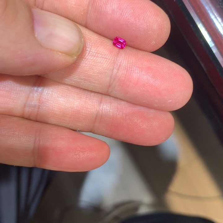 尖晶石裸石未镶嵌欧**?裸石1粒