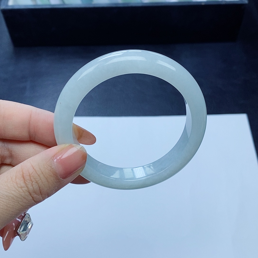 翡翠手镯未镶嵌54圈口