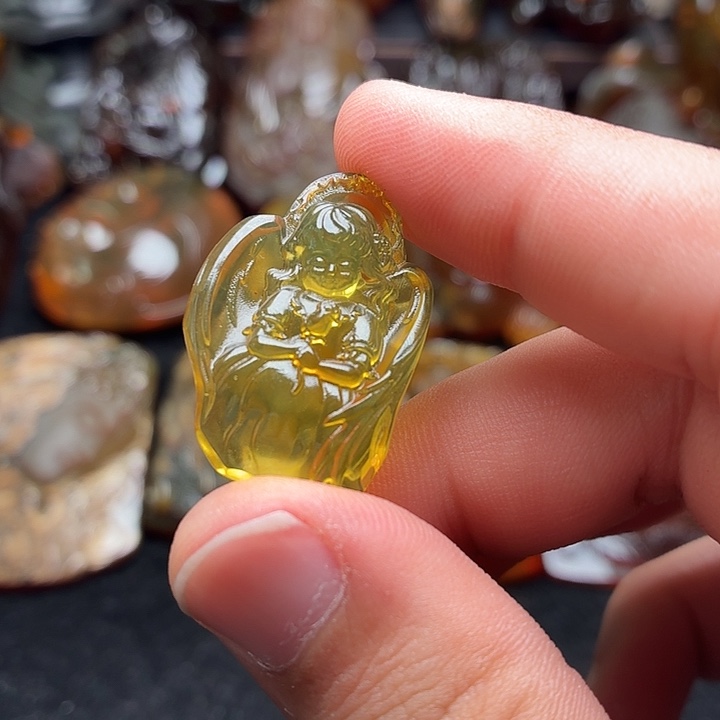 琥珀未镶嵌颈饰18