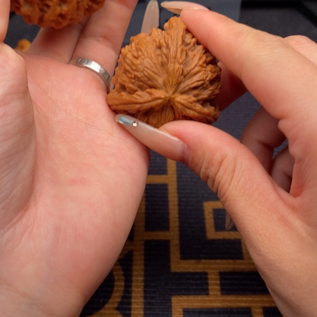 微***手吊坠文玩核桃白狮子