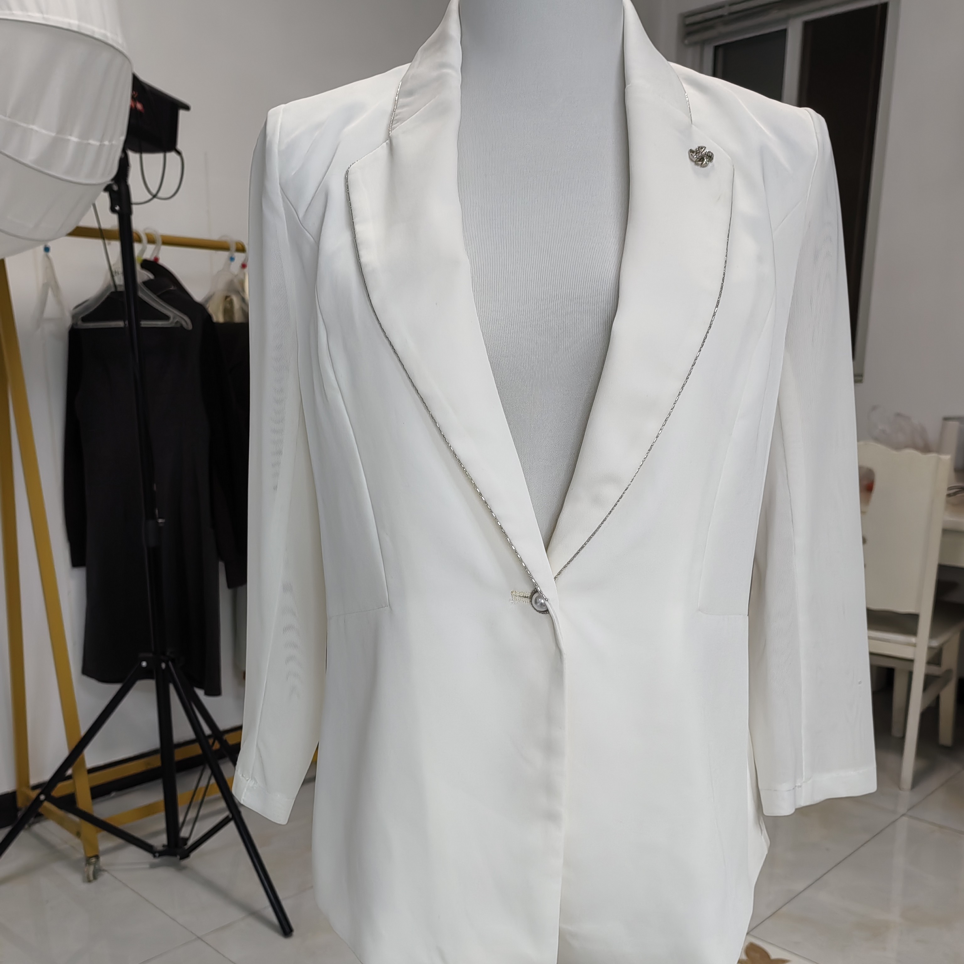 气质白色时尚休闲百搭女士修身纯色西装外套春夏适用