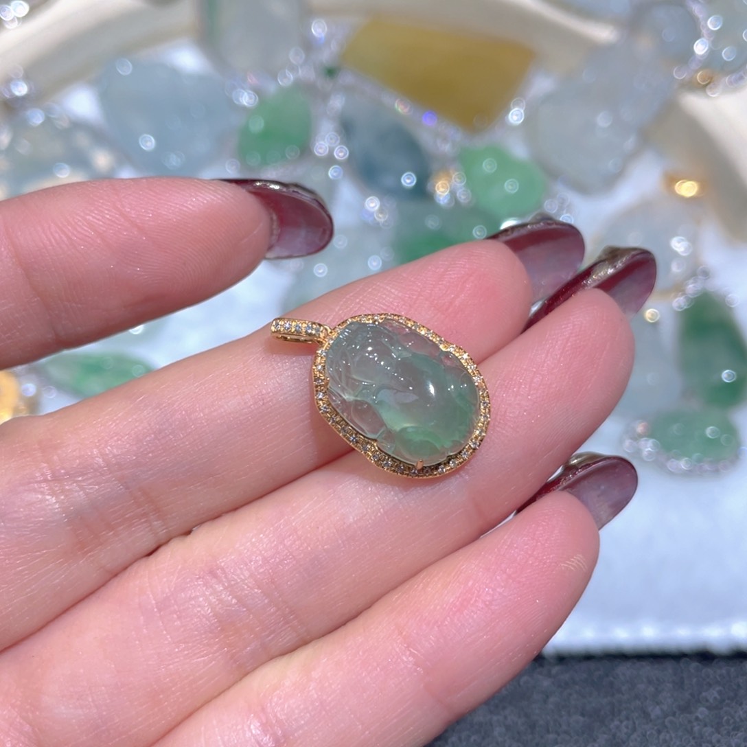 翡翠颈饰18K金镶嵌翡翠