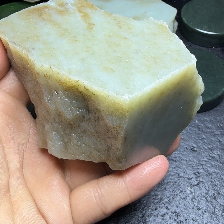 和田玉（糖玉）未镶嵌珠宝奇石