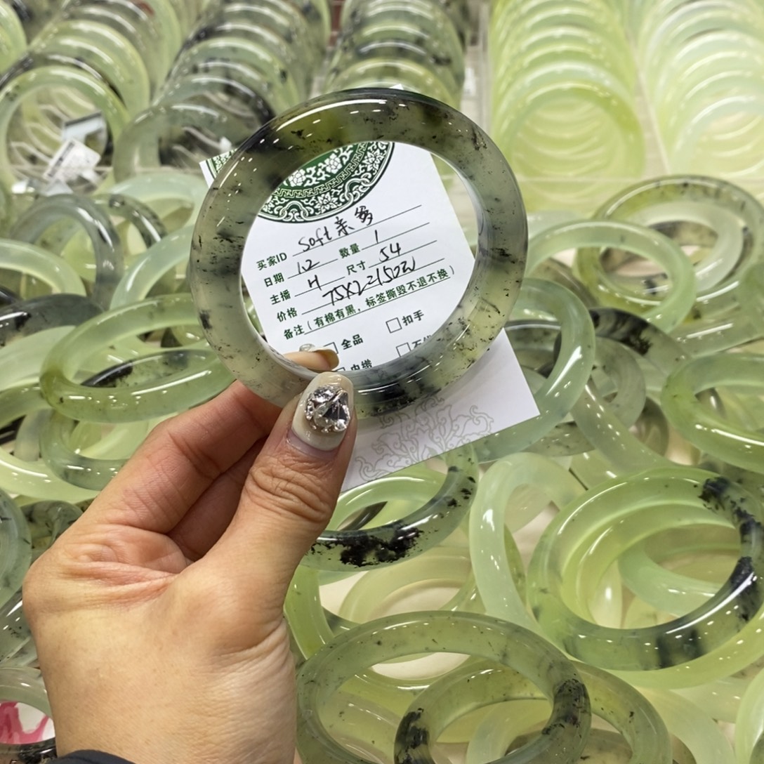 s***爹蛇纹石玉未镶嵌手镯