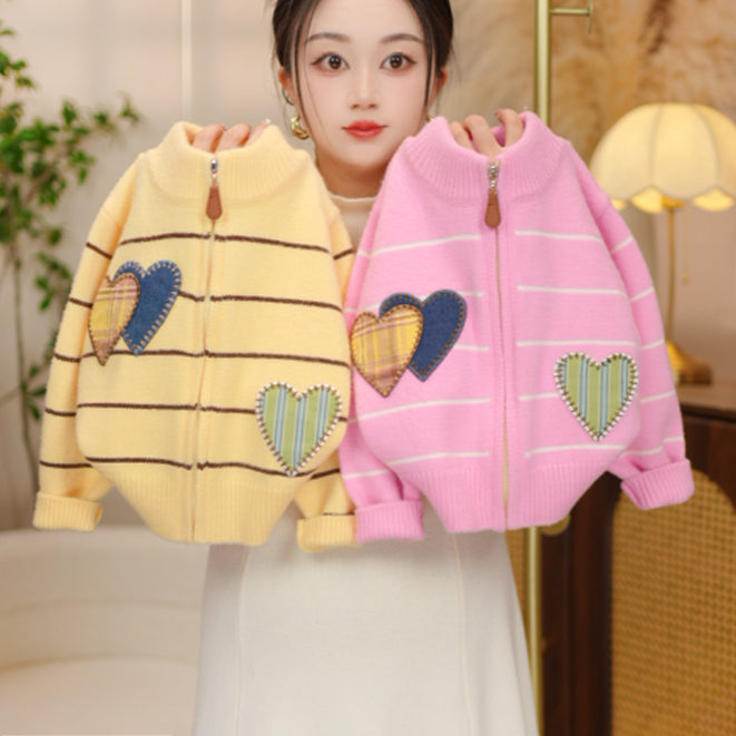 女童2025年秋冬款2儿童爱心毛衣开衫外套