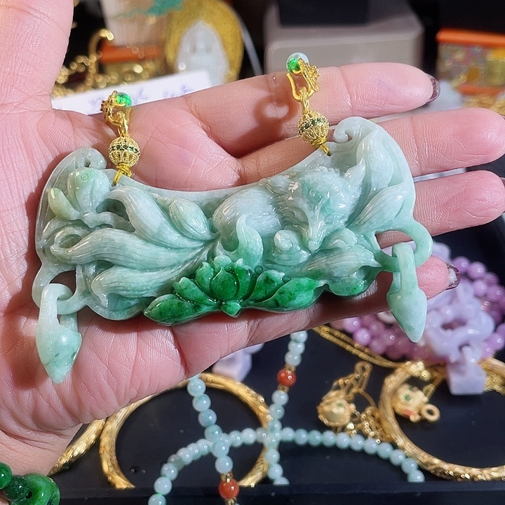 翡翠颈饰未镶嵌翡翠飘绿狐狐大锁