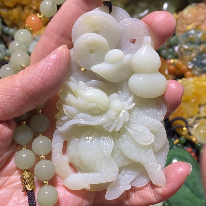 蛇纹石玉岫玉吊坠未镶嵌