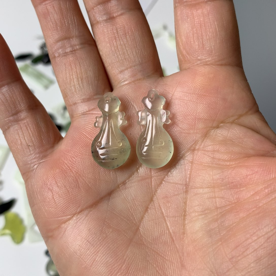 蛇纹石玉耳环未镶嵌