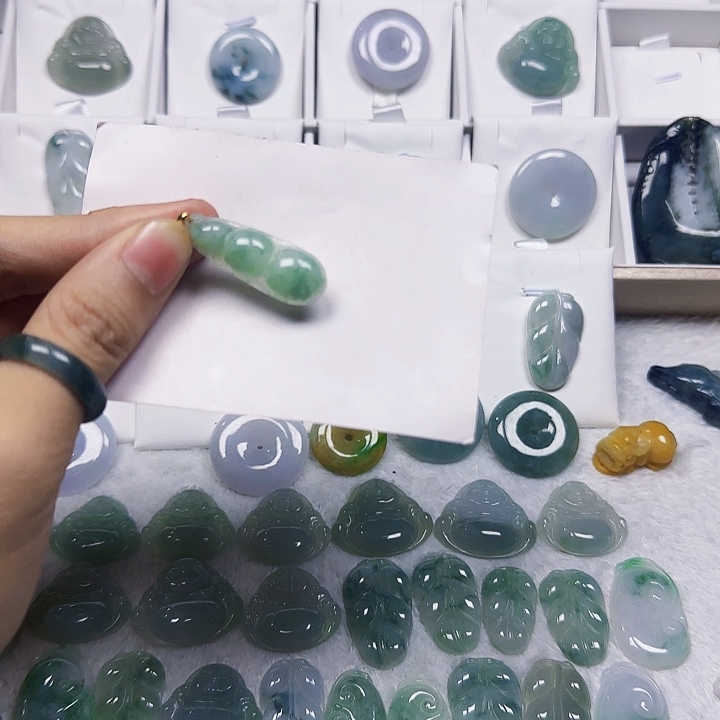 翡翠未镶嵌颈饰翡翠