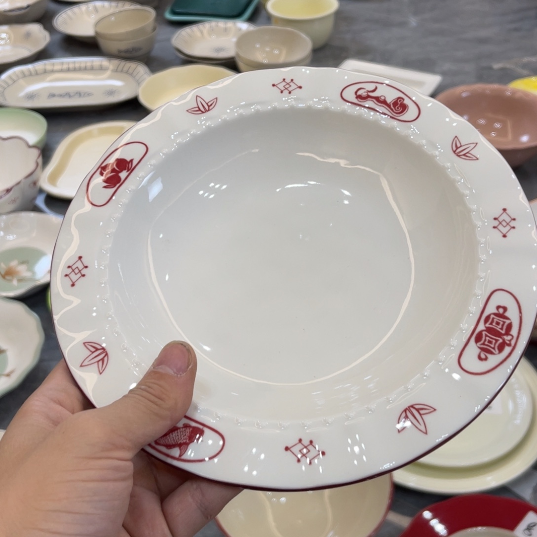 陶瓷微瑕餐具介意勿拍，满18飞！