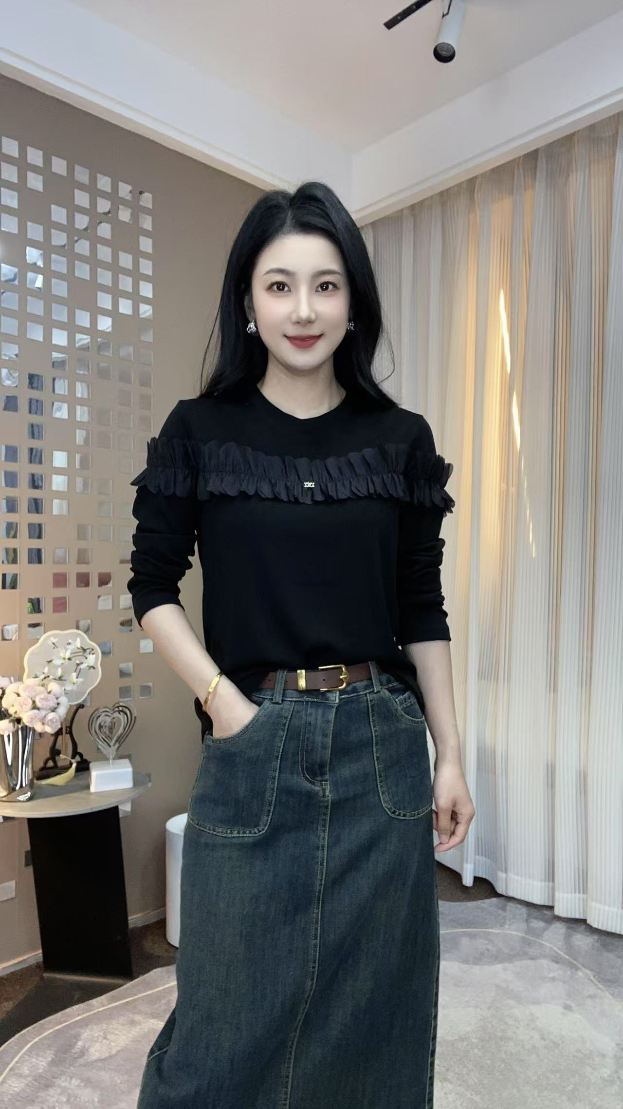 2025新款圆领纯色设计花边小标气质精品洋气时尚减龄显瘦长袖小衫