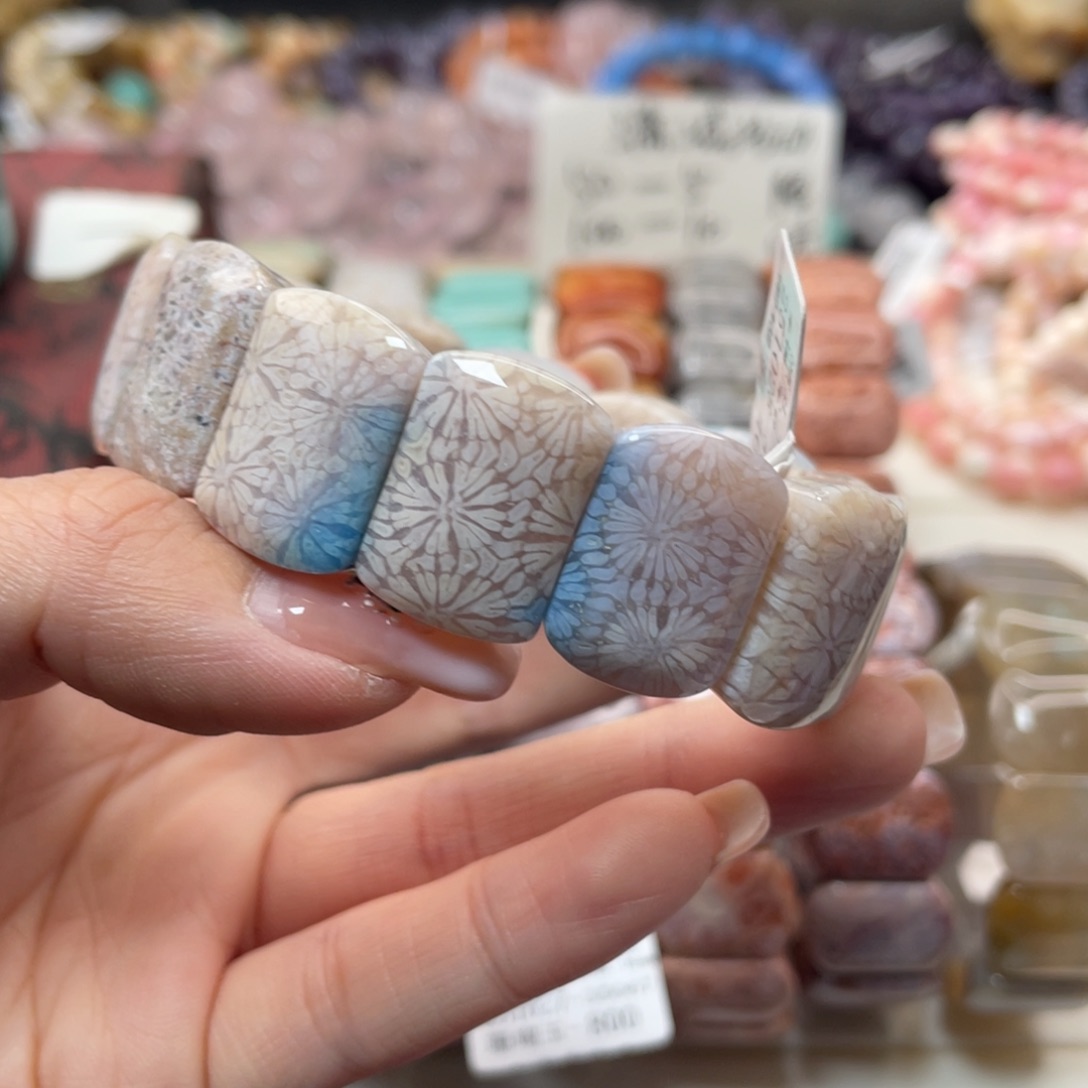 未镶嵌手链硅化玉红****鞋095