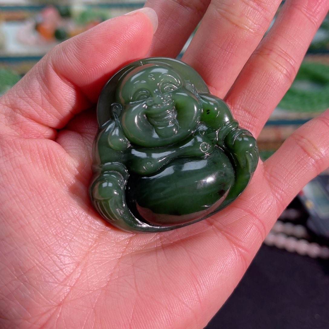 和田玉颈饰未镶嵌木****?