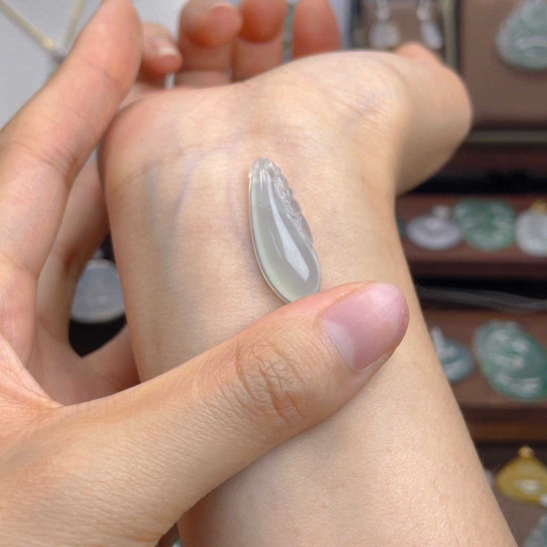 翡翠未镶嵌颈饰28.2×10.4×5