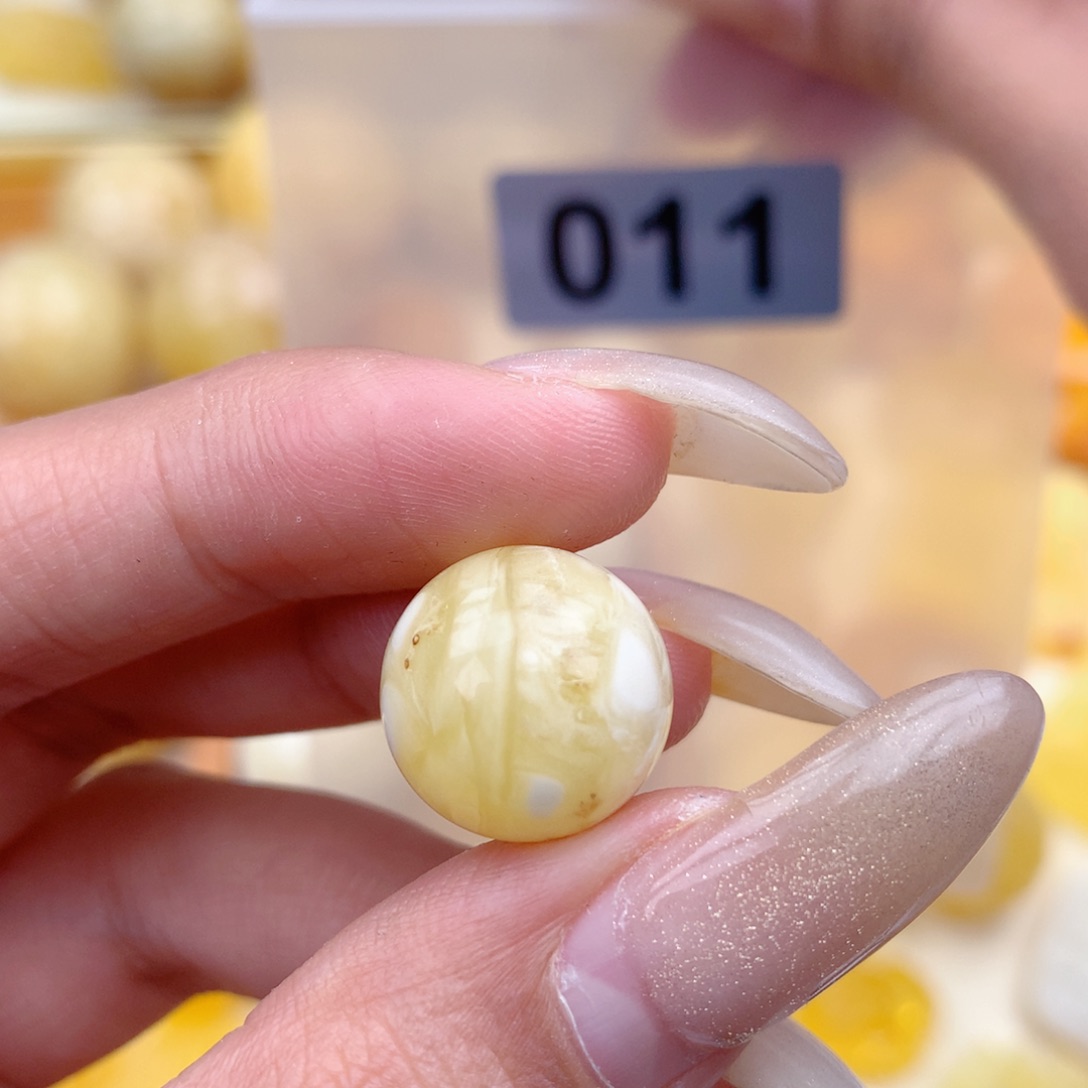 琥珀未镶嵌珠宝奇石15