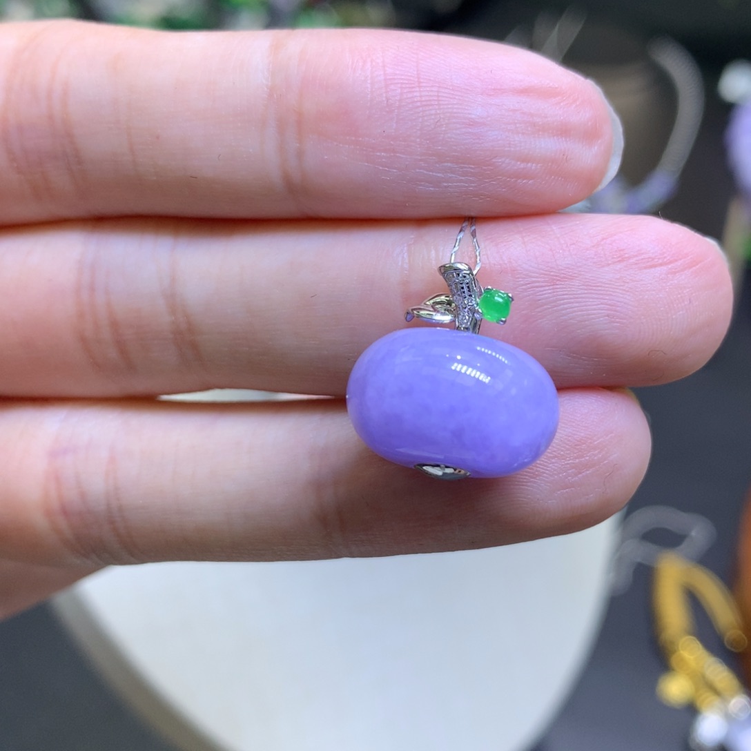 颈饰18K金镶嵌翡翠