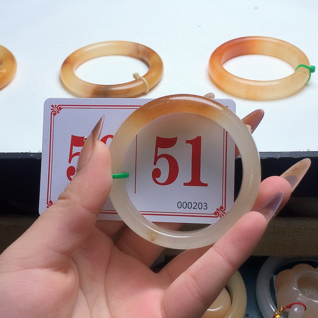 未镶嵌石英质玉（黄龙玉）手镯