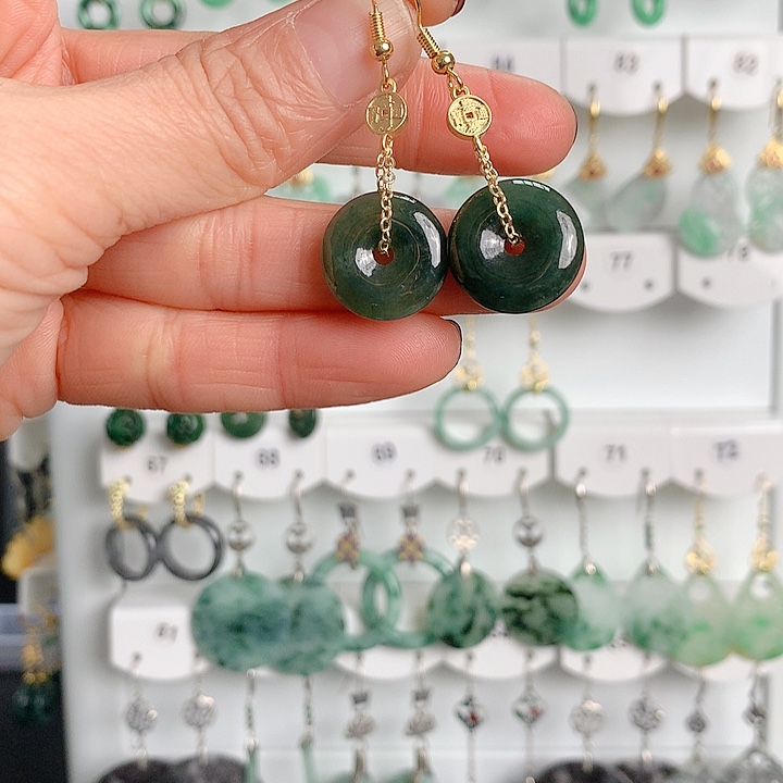 翡翠耳饰未镶嵌翡翠