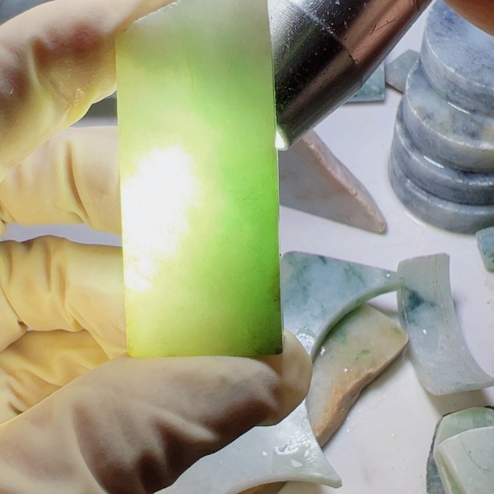 翡翠颈饰未镶嵌翡翠片料