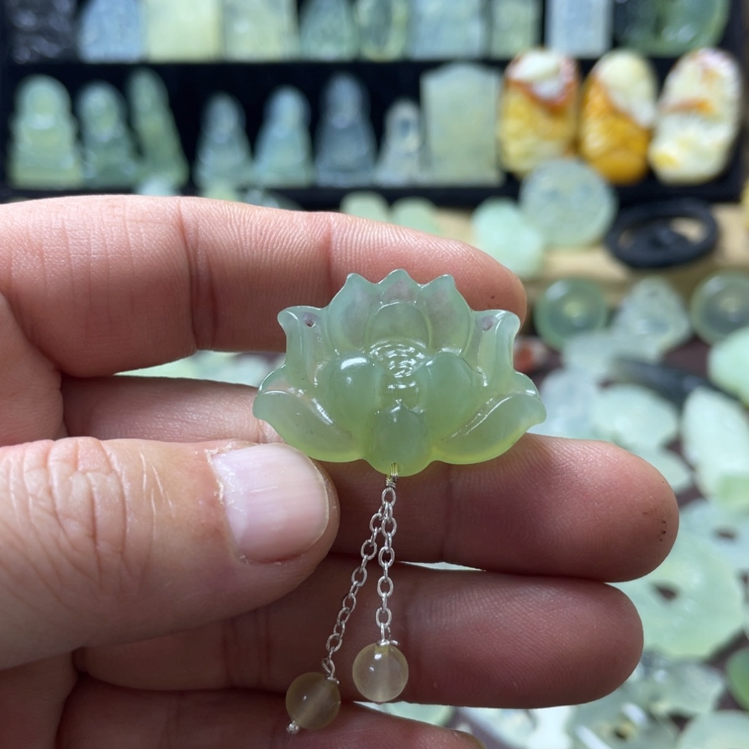 蛇纹石玉颈饰未镶嵌