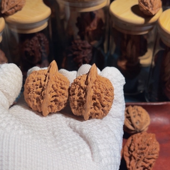 文玩核桃吊坠H***E核桃