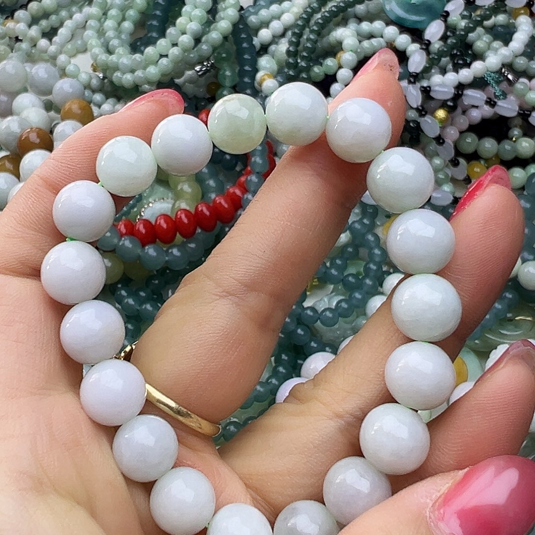 翡翠未镶嵌颈饰富贵
