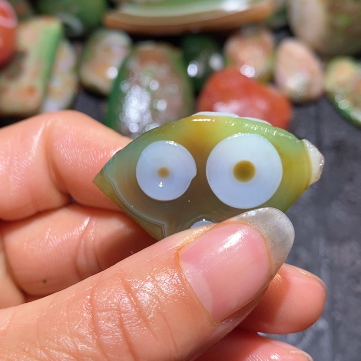 石英质玉颈饰未镶嵌幸****?